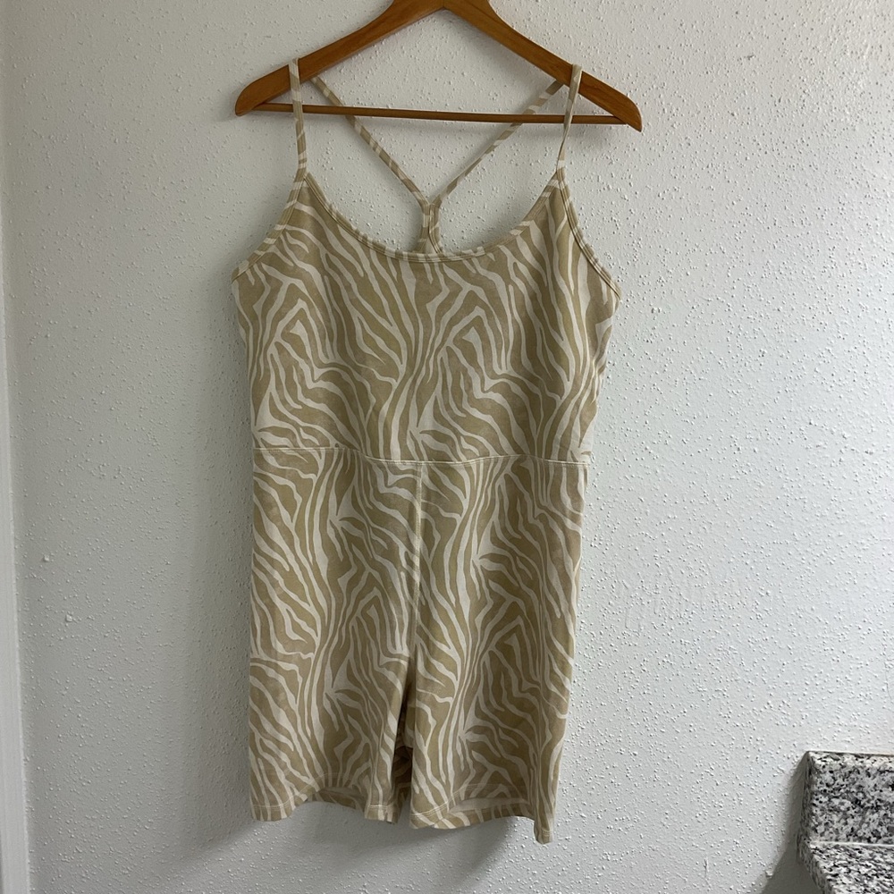 Old Navy Womens Bodysuit Beige Cream Zebra Activewear Go Dry Size XL